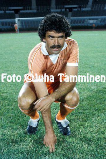 Enzo Escobar | Lateral izquierdo que jugó desde 1980 hasta 1987 en Cobreloa. Tres títulos con los naranjas (1980, 1982 y 1985). 