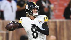 CLEVELAND, OHIO - SEPTEMBER 22: Kenny Pickett #8 of the Pittsburgh Steelers warms up prior to facing the Cleveland Browns at FirstEnergy Stadium on September 22, 2022 in Cleveland, Ohio.   Nick Cammett/Getty Images/AFP