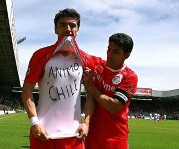 El 1 de marzo del 2010 Héctor Mancilla anotó en el triunfo de Toluca sobre Indios y también se sumó al apoyo. En la previa, Toluca salió con un lienzo que decía 'Chilenos, Estamos con Ustedes'.