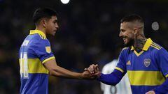 Boca Juniors' forward Luca Langoni (L) celebrates with his teammate forward Dario Benedetto at the end of the Argentine Professional Football League Tournament 2022 match against Atletico Tucuman at La Bombonera stadium in Buenos Aires, on August 28, 2022. (Photo by ALEJANDRO PAGNI / AFP) (Photo by ALEJANDRO PAGNI/AFP via Getty Images)