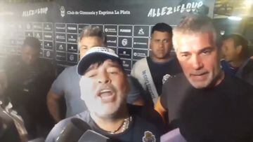 Maradona y el dardo a la Brujita Verón