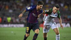 Daniel Torres en un partido contra el Barcelona de Messi