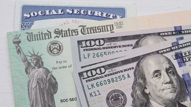 How is the Social Security COLA 2024 calculated?