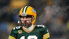 GREEN BAY, WISCONSIN - JANUARY 08: Aaron Rodgers #12 of the Green Bay Packers warms up prior to the game against the Detroit Lions at Lambeau Field on January 08, 2023 in Green Bay, Wisconsin.   Patrick McDermott/Getty Images/AFP (Photo by Patrick McDermott / GETTY IMAGES NORTH AMERICA / Getty Images via AFP)