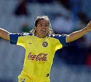 El delantero formado en Magallanes jugó por América en 2004, tras un paso por su equipo filial Tigrillos Coapa.