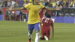 El brasile&ntilde;o Neymar celebra su gol ante Portugal.