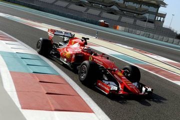 Ferrari, con las gomas del próximo año durante los test en Abu Dhabi.