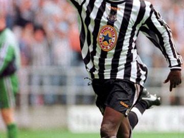 Faustino Asprilla perteneció a la época dorada del fútbol colombiano en los años 90. Tras pasar con éxito por el Parma fichó por el Newcastle por 7,6 millones de euros en 1996. Una lesión y los devaneos en su vida privada cortaron en seco su trayectoria f
