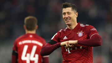 Robert Lewandowski, jugador del Bayern de M&uacute;nich, celebra un gol.