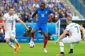 Sissoko con la selección francesa ante Islandia.