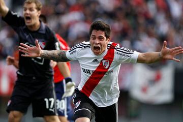 El diario argentino 'Olé' lo denominó como el 'mini Messi' y el 'El Gráfico' como el 'Messi Guaraní'. Destacó en el Sudamericano Sub 20 de 2012, tras ello se marchó a Europa.