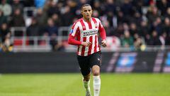 Mohamed Ihattaren durante un partido con el PSV.