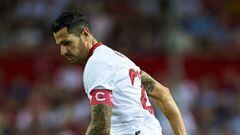 Vitolo ends Atlético talk by agreeing new Sevilla deal