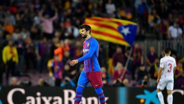 Barcelona's Spanish defender Gerard Pique leaves the pitch during the Spanish League football match between FC Barcelona and RCD Mallorca at the Camp Nou stadium in Barcelona on May 1, 2022. (Photo by Pau BARRENA / AFP)