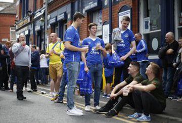 Football Soccer Britain - Everton v Stoke City - Premier League - Goodison Park - 27/8/16 Everton fans with beverages outside the stadium before the game