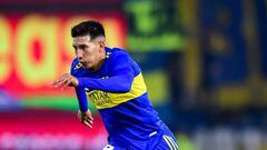 BUENOS AIRES, ARGENTINA - JUNE 05:  Aaron Molinas of Boca Juniors drives the ball during a match between Boca Juniors and Arsenal as part of the opening round of Liga Profesional Argentina 2022 at Estadio Alberto J. Armando on June 5, 2022 in Buenos Aires, Argentina. (Photo by Marcelo Endelli/Getty Images)