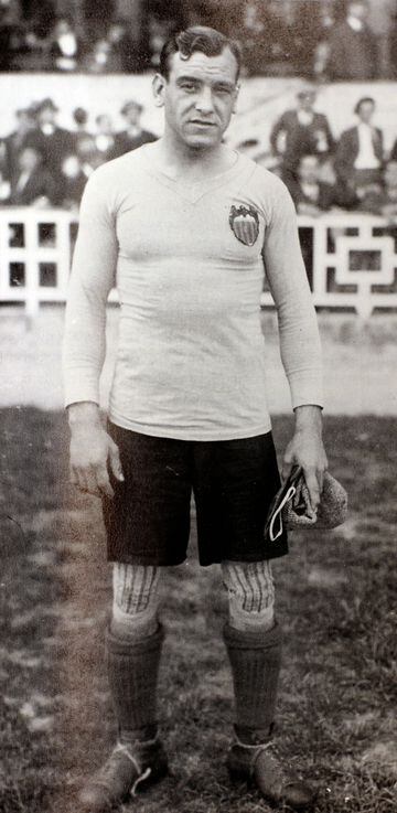 Enrique Cano, 196 partidos con el Valencia. 