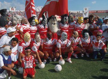 Al final de la década de los 90, Toros Neza tomó relevancia en el futbol mexicano por su estilo de juego y su irreverencia al presentarse al campo. El uso de máscaras era muy común y marcó tendencia.