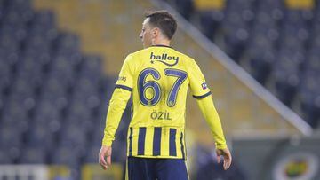 Sigue la mala racha de Özil en Turquía