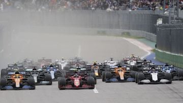 Sochi (Russian Federation), 26/09/2021.- British Formula One driver Lando Norris of McLaren F1 Team (front, L) leads the pack of cars during the start of the 2021 Formula One Grand Prix of Russia at the Sochi Autodrom race track in Sochi, Russia, 26 Septe