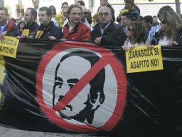 Manifestación de los seguidores del Zaragoza antes del partido.