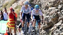 El ciclista colombiano Miguel Ángel 'Superman' López, junto a Enric Mas en la decimoquinta etapa de La Vuelta 2022 con final en Sierra Nevada.