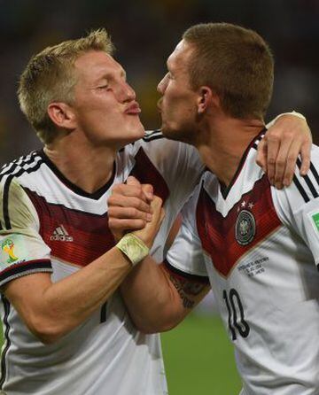 Un Mundial no se gana todos los días, así que Bastian Schweinsteiger y Lukas Podolski se pusieron de lo más acaramelados tras ganar a Argentina en el Mundial de 2014.