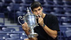 NEW YORK, NEW YORK - SEPTEMBER 11: Carlos Alcaraz of Spain poses with the championship trophy after defeating Casper Ruud of Norway during their Men�s Singles Final match on Day Fourteen of the 2022 US Open at USTA Billie Jean King National Tennis Center on September 11, 2022 in the Flushing neighborhood of the Queens borough of New York City.   Julian Finney/Getty Images/AFP
