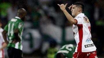 Cristian Espinoza celebra un gol.