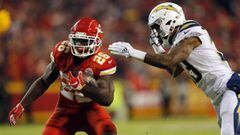 KANSAS CITY, MISSOURI - DECEMBER 13: Running back Damien Williams #26 of the Kansas City Chiefs carries the ball during the game against the Los Angeles Chargers at Arrowhead Stadium on December 13, 2018 in Kansas City, Missouri.   David Eulitt/Getty Images/AFP == FOR NEWSPAPERS, INTERNET, TELCOS &amp; TELEVISION USE ONLY ==