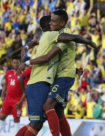 Colombia vence a Panamá en el estadio El Campín en amistoso de preparación para la Copa América de Brasil.