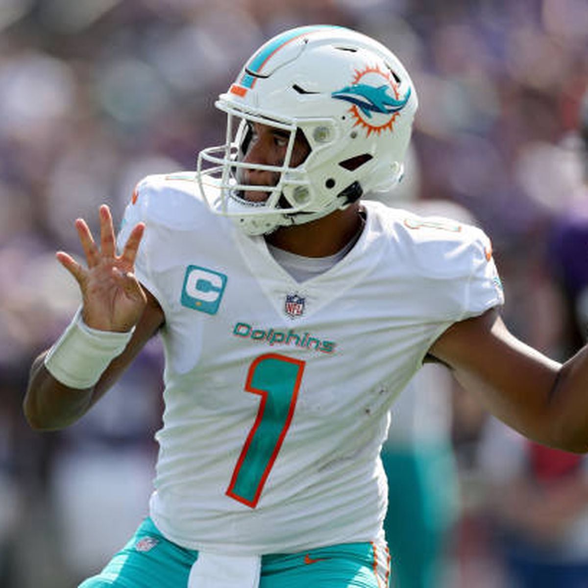 Tua Tagovailoa equals Dan Marino's record in Dolphins' win over