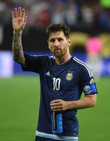 Argentina's Lionel Messi acknowledging the crowd after defeating USA 4-0 in their Copa America Centenario semifinal football match in Houston, Texas