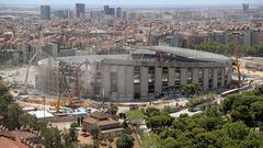 Con la tercera grada demolida casi en su totalidad, las obras de remodelación del Camp Nou avanzan hasta el momento según los plazos establecidos.