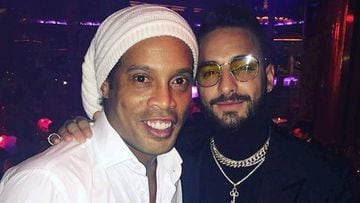 Ronaldinho fue uno de los invitados a los Grammy Latinos y estuvo compartiendo junto con su amigo Maluma.