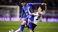 BUENOS AIRES, ARGENTINA - JULY 23:  Marquinhos of Cruzeiro fights for the ball with Ignacio Fernandez of River Plate during a round of sixteen first leg match between River Plate and Cruzeiro as part of Copa CONMEBOL Libertadores 2019 at Estadio Monumenta