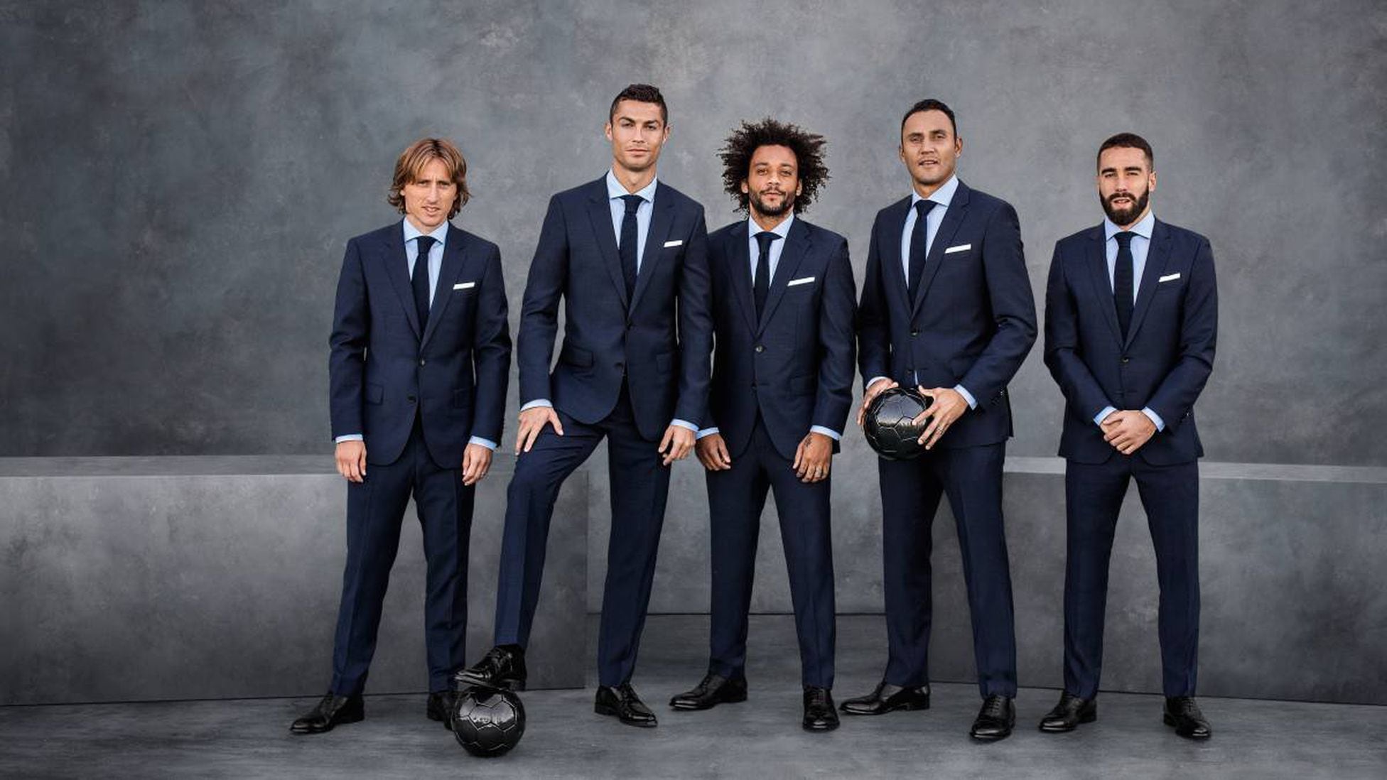 5 июня мужчина. Real Madrid Suits Hugo Boss. Футболисты в костюмах. Мужчина в костюме. Классический костюм.