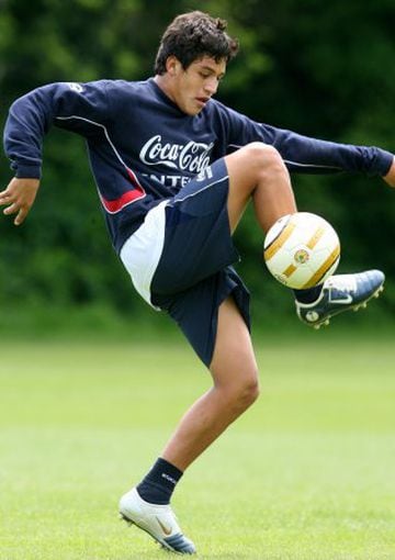 Alexis Sánchez no ha cambiado los zapatos Nike. Los Total 90 lo acompañaron en su primera etapa en el fútbol chileno.