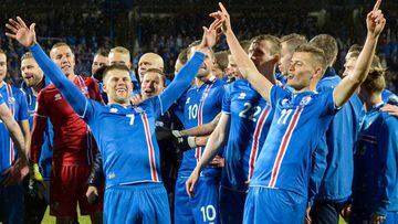Iceland&#039;s players including Iceland&#039;s forward Johann Berg Gudmundsson (L) and Iceland&#039;s forward Alfred Finnbogason celebrate after the FIFA World Cup 2018 qualification football match between Iceland and Kosovo in Reykjavik, Iceland on Octo