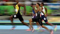 Tomada por el fotógrafo Cameron Spencer en los Juegos Olímpicos de 2016 en Río, la reacción descarada de Usain Bolt mientras lideraba a sus rivales en los 100 metros es un ejemplo clásico de tiempo de fracción de segundo y la extraordinaria habilidad del hombre detrás de la lente para capturar un momento que quedará grabado para siempre en nuestros recuerdos. Es interesante notar que esta no fue la competencia final del evento, pero sí un momento de oro durante la semifinal y este tiro resume todo sobre Bolt, el artista y el legendario atleta.