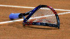 Imagen de una raqueta rota durante un torneo.