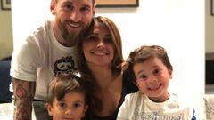 Leo Messi con su mujer, Antonella Roccuzzo, y sus hijos Thiago y Mateo celebrando el 31&ordm; cumplea&ntilde;os de Roccuzzo el 26 de febrero de 2019