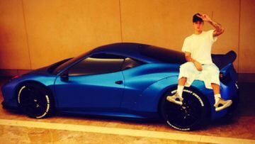 Bieber con su Ferrari 458 Italia.