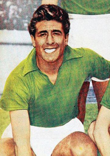Jugó entre 1945 y 1951 y también marcó 74 goles por Wanderers.