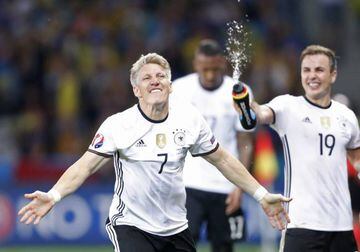 Bastian Schweinsteiger comes off the bench to ensure a 2-0 victory for his team.