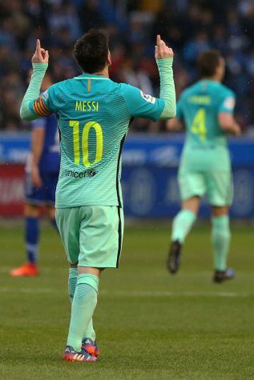 Messi marca el tercero para el Barcelona.