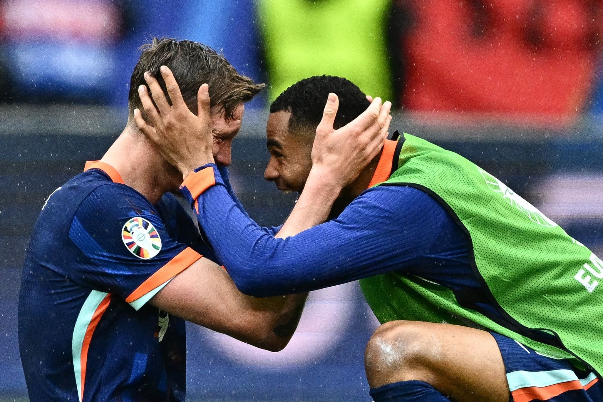 Netherlands' forward #11 Cody Gakpo (R) congratulates Netherlands' forward #09 Wout Weghorst at the end of the UEFA Euro 2024 Group D football match between Poland and the Netherlands at the Volksparkstadion in Hamburg on June 16, 2024. (Photo by GABRIEL BOUYS / AFP)