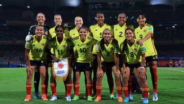 NAVI MUMBAI, INDIA - OCTOBER 30: Colombia pose for a team photo ahead of the FIFA U-17 Women's World Cup 2022 Final between Colombia and Spain at DY Patil Stadium on October 30, 2022 in Navi Mumbai, India. (Photo by Matthew Lewis - FIFA/FIFA via Getty Images)