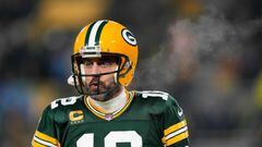 GREEN BAY, WISCONSIN - JANUARY 08: Aaron Rodgers #12 of the Green Bay Packers warms up prior to the game against the Detroit Lions at Lambeau Field on January 08, 2023 in Green Bay, Wisconsin.   Patrick McDermott/Getty Images/AFP (Photo by Patrick McDermott / GETTY IMAGES NORTH AMERICA / Getty Images via AFP)