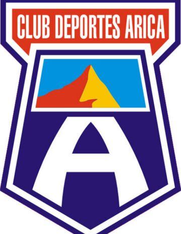 Como Deportes Arica, el escudo tenía el morro y la leyenda con el nombre del club.

